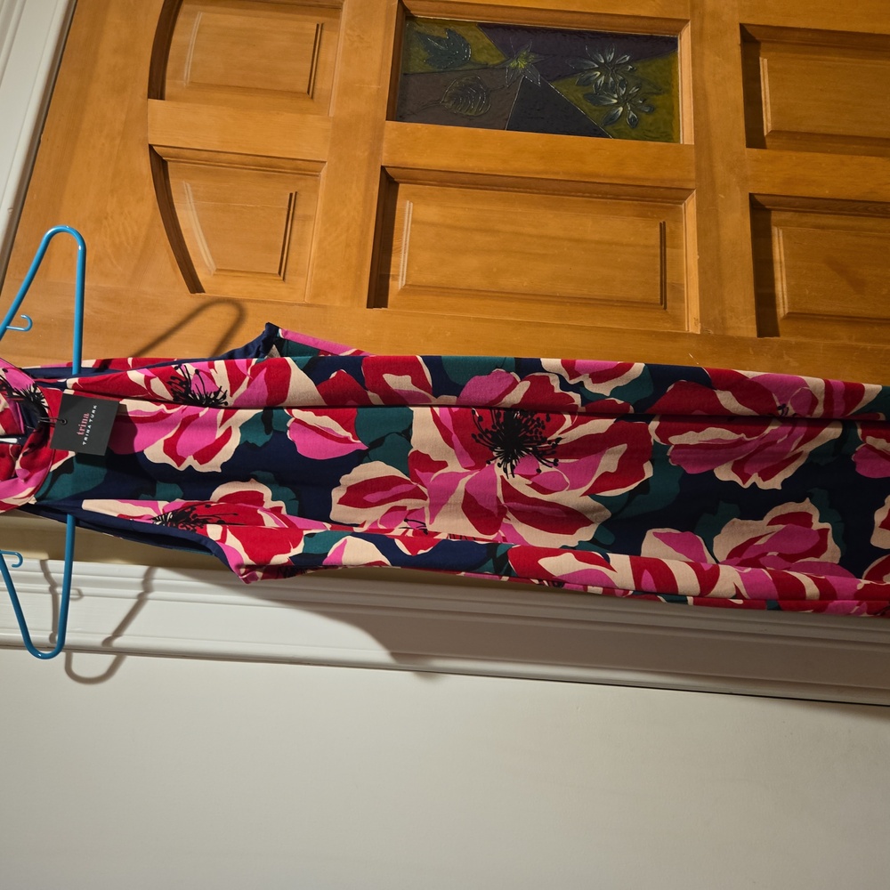 Trina Turk beautiful event dress, colorful and flattering, falls just below knee